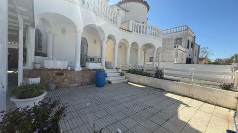 Foto 3 de Casa o xalet en venda a Carrer Montgrí, Montgrí, Empuriabrava