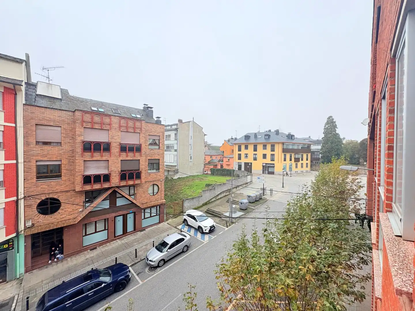 Vista exterior de Pis en venda en Ponferrada amb Calefacció, Moblat i Balcó