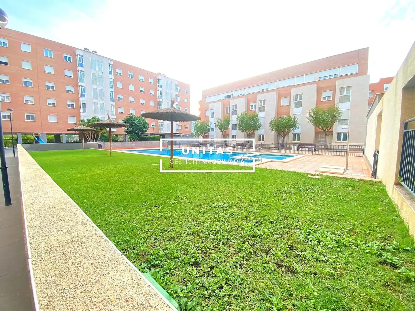 Piscina de Pis en venda en Alicante / Alacant amb Aire condicionat, Jardí privat i Traster