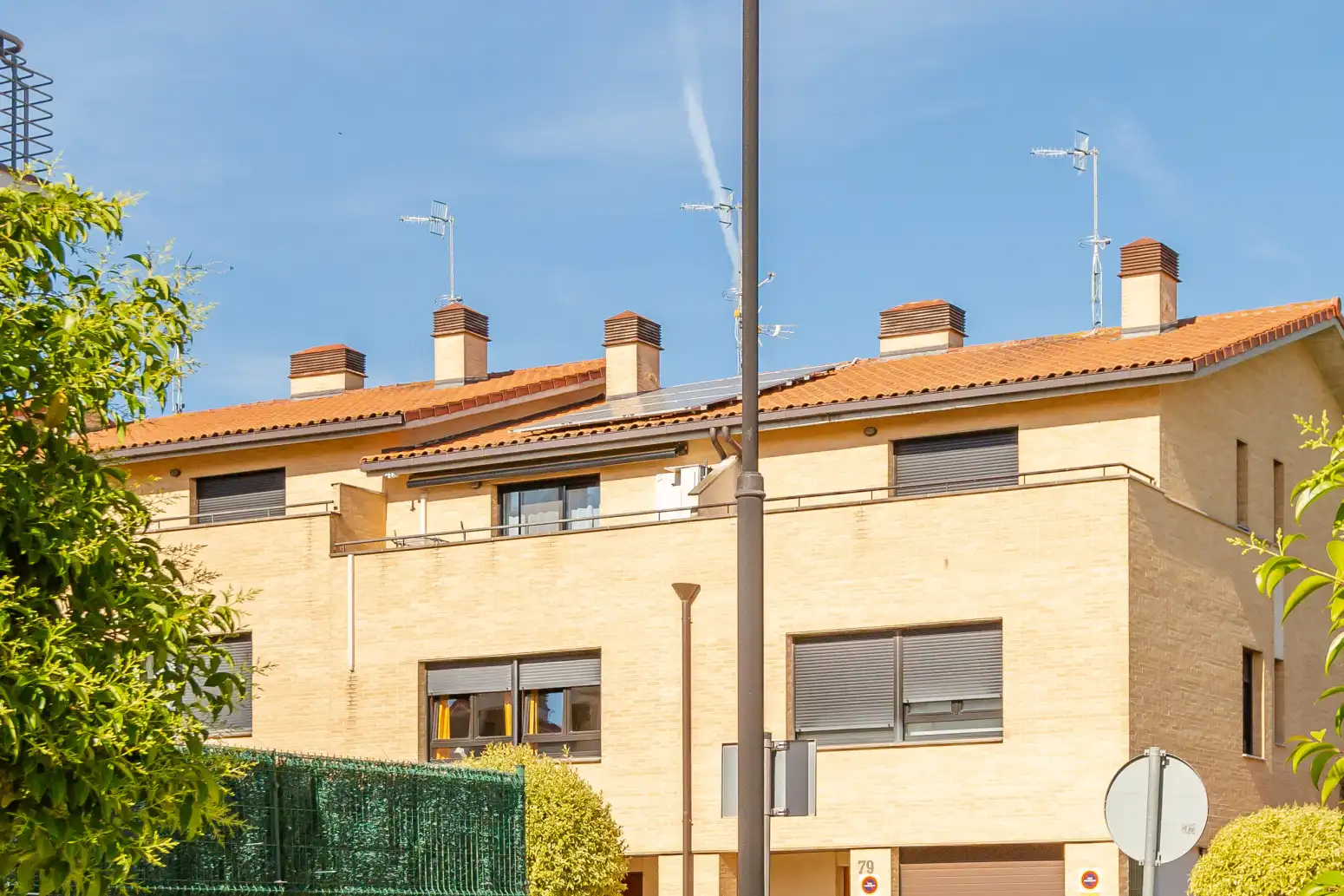 Vista exterior de Casa adosada en venta en Valle de Elorz / Elortzibar con Aire acondicionado, Calefacción y Jardín privado