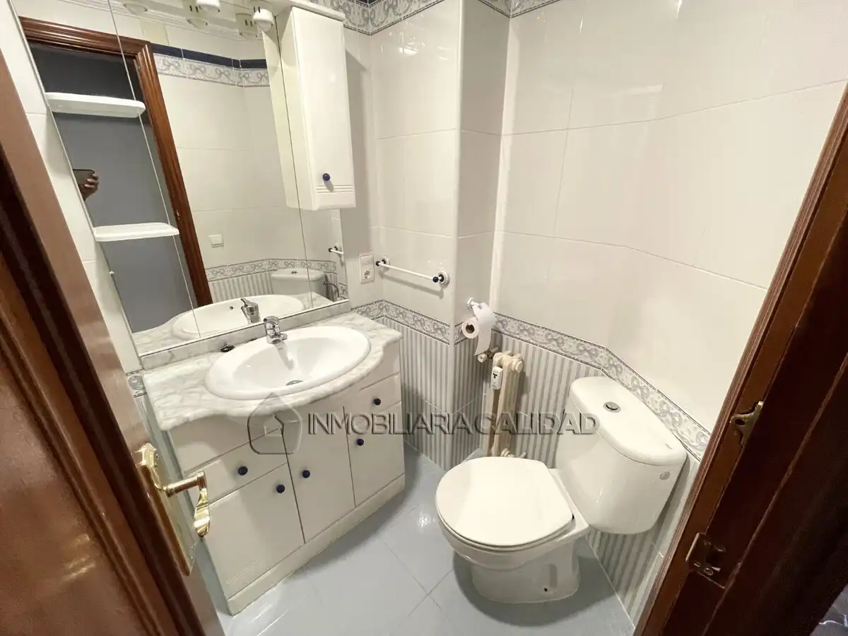Bathroom of Flat for rent in Burgos  with Heating and Furnished