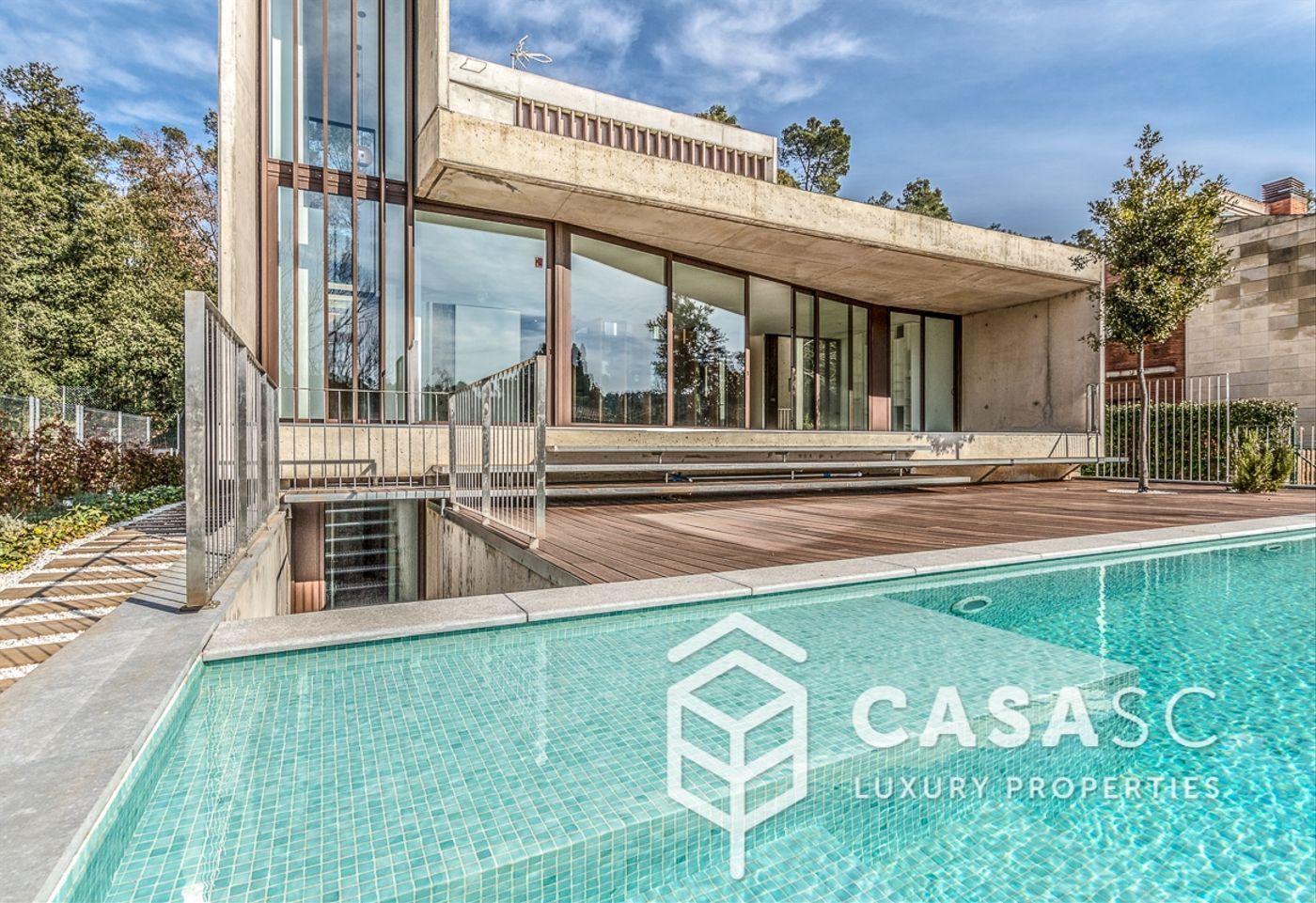 Vista exterior de Casa o xalet en venda en Sant Cugat del Vallès amb Aire condicionat, Calefacció i Jardí privat