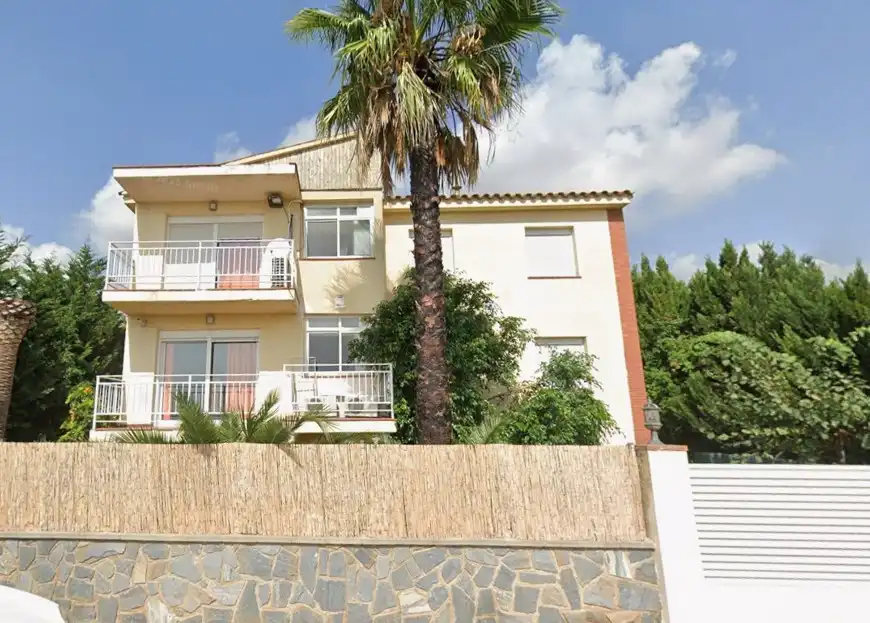 Detached house with pool for sale in Carrer Rubio i Bellver