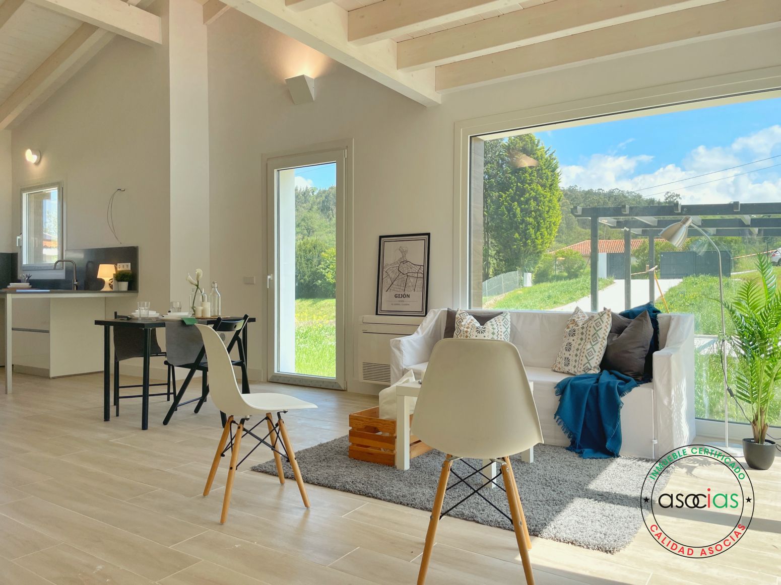 Sala d'estar de Casa o xalet en venda en Gijón  amb Aire condicionat, Calefacció i Traster