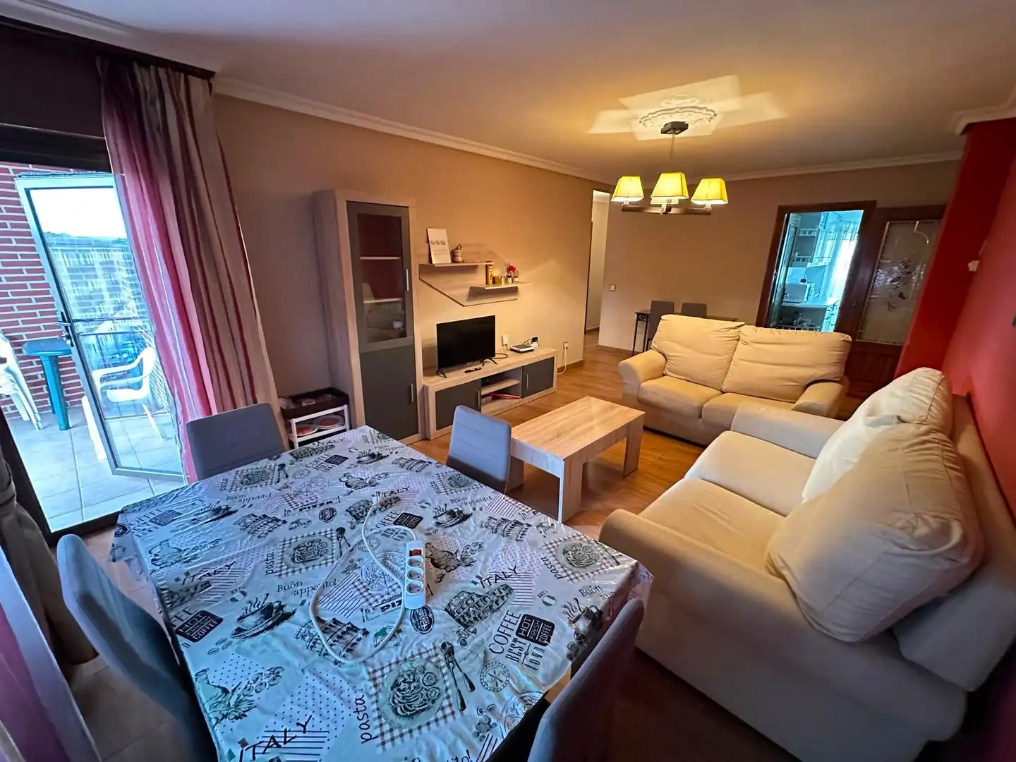 Sala de estar de Piso en venta en Talavera de la Reina con Calefacción, Terraza y Amueblado