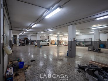 Local comercial en venda a Castell - Poble Vell