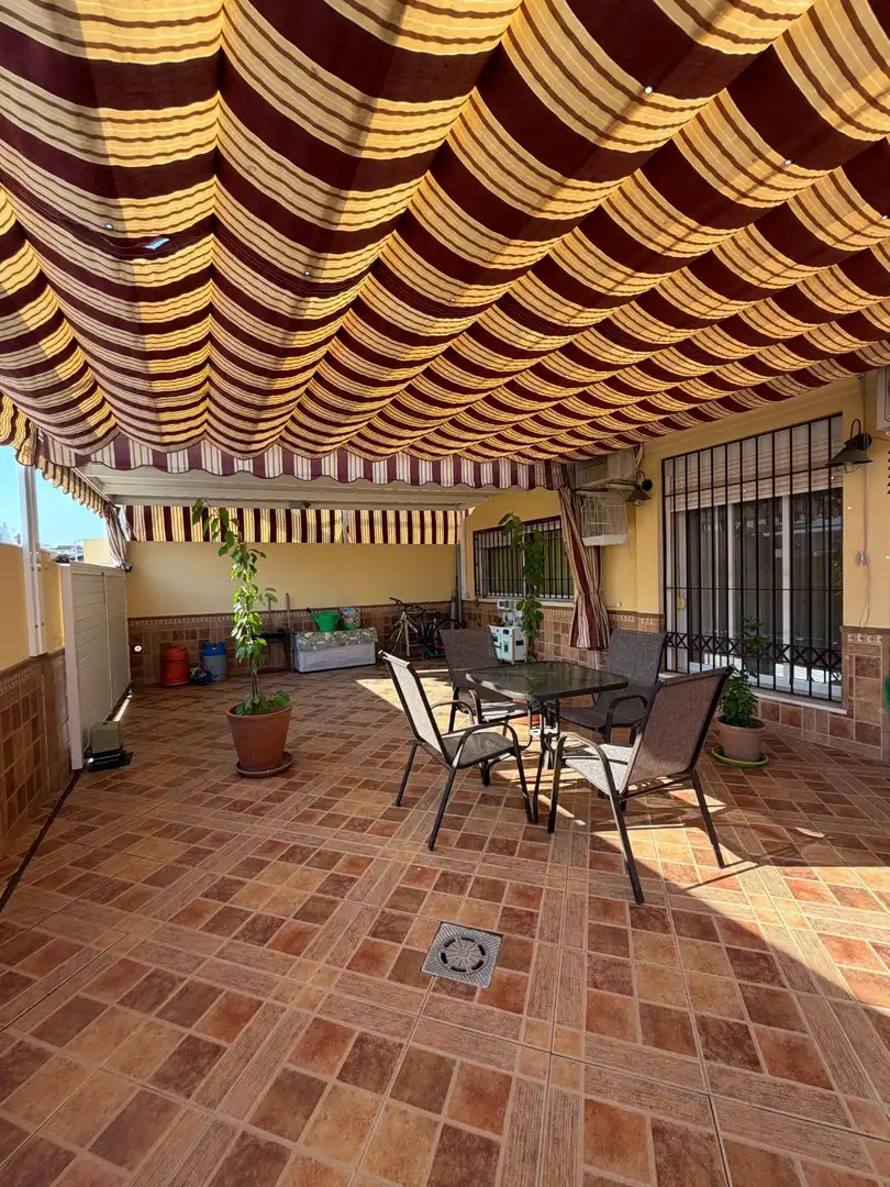 Terrassa de Casa adosada en venda en Bollullos de la Mitación amb Jardí privat