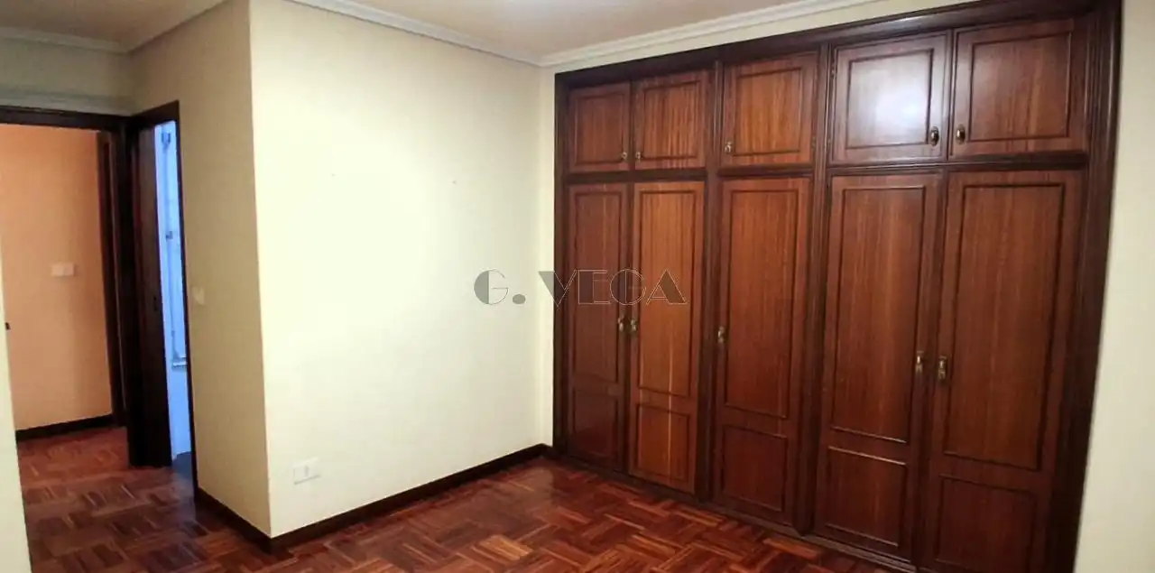 Habitación de Piso en venta en Vigo  con Calefacción, Parquet y Trastero
