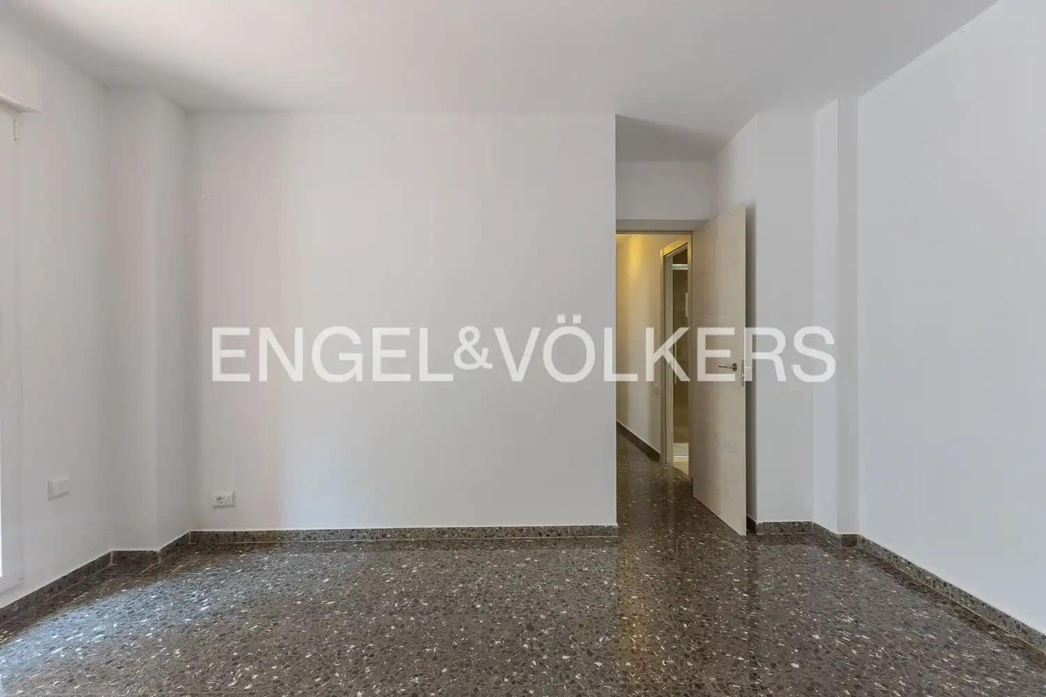 Piso de alquiler en Valencia con Calefacción y Balcón
