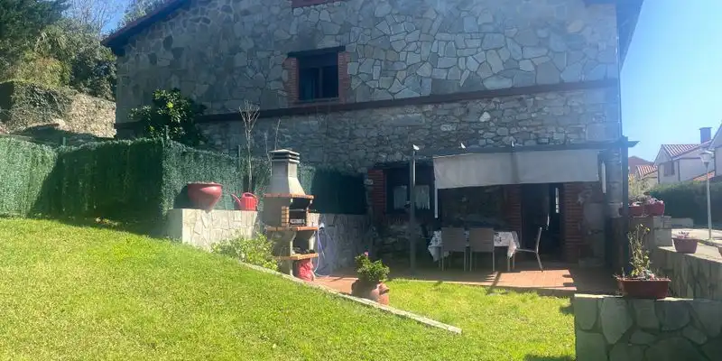Jardí de Casa o xalet en venda en Entrambasaguas amb Jardí privat, Terrassa i Traster