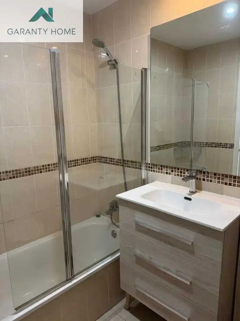Bathroom of Flat for rent in Málaga  with Air Conditioner, Heating and Terrace