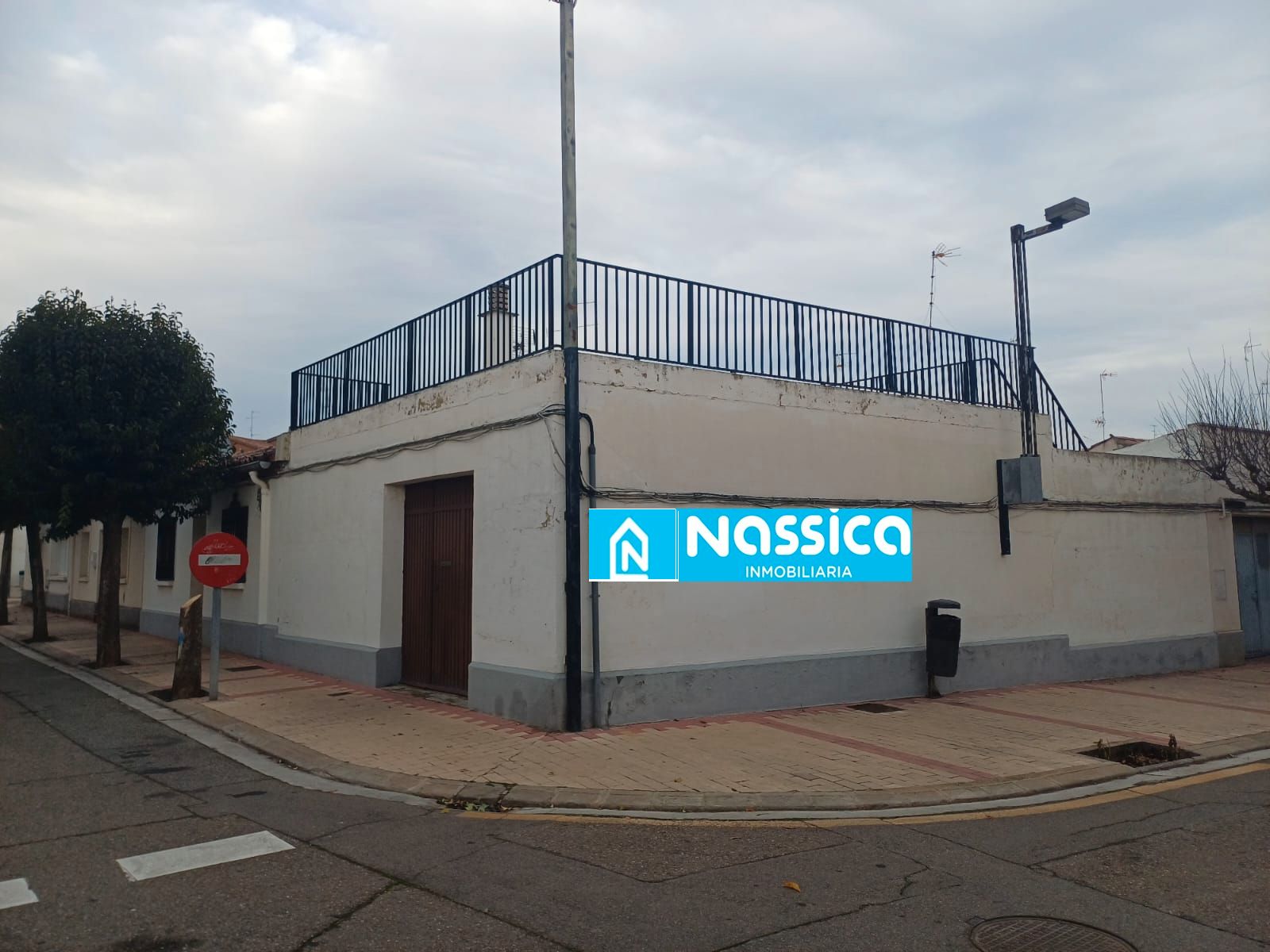 Vista exterior de Casa o xalet en venda en Calahorra amb Calefacció, Terrassa i Moblat