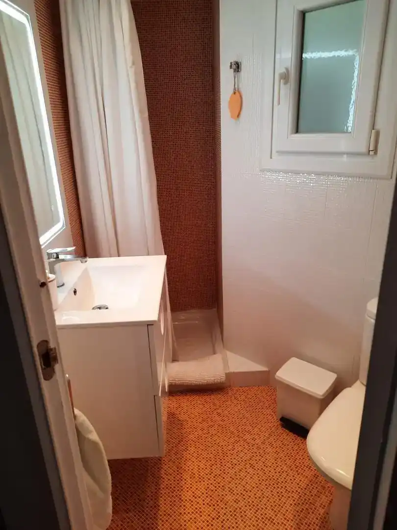 Bathroom of Flat for rent in Moraira  with Washing machine, Microwave and TV