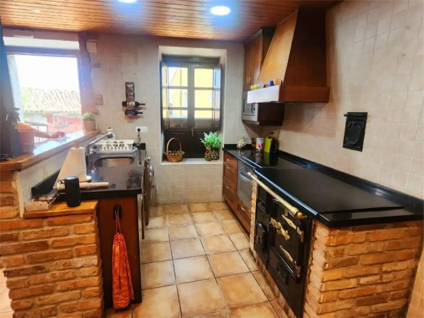 Cuina de Pis de lloguer en Llanes amb Parquet, Moblat i Balcó