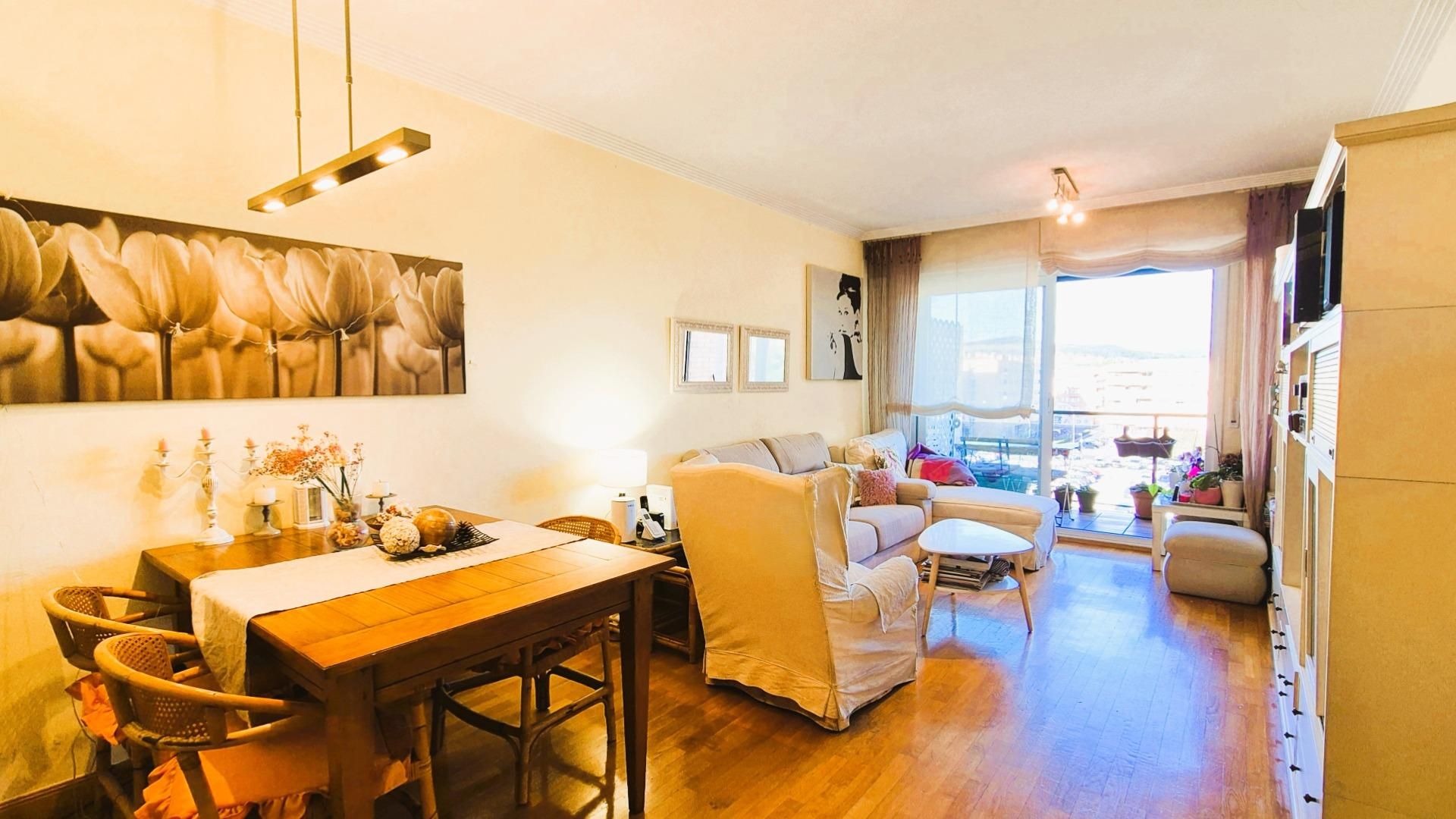 Sala de estar de Piso en venta en  Pamplona / Iruña con Calefacción, Terraza y Trastero