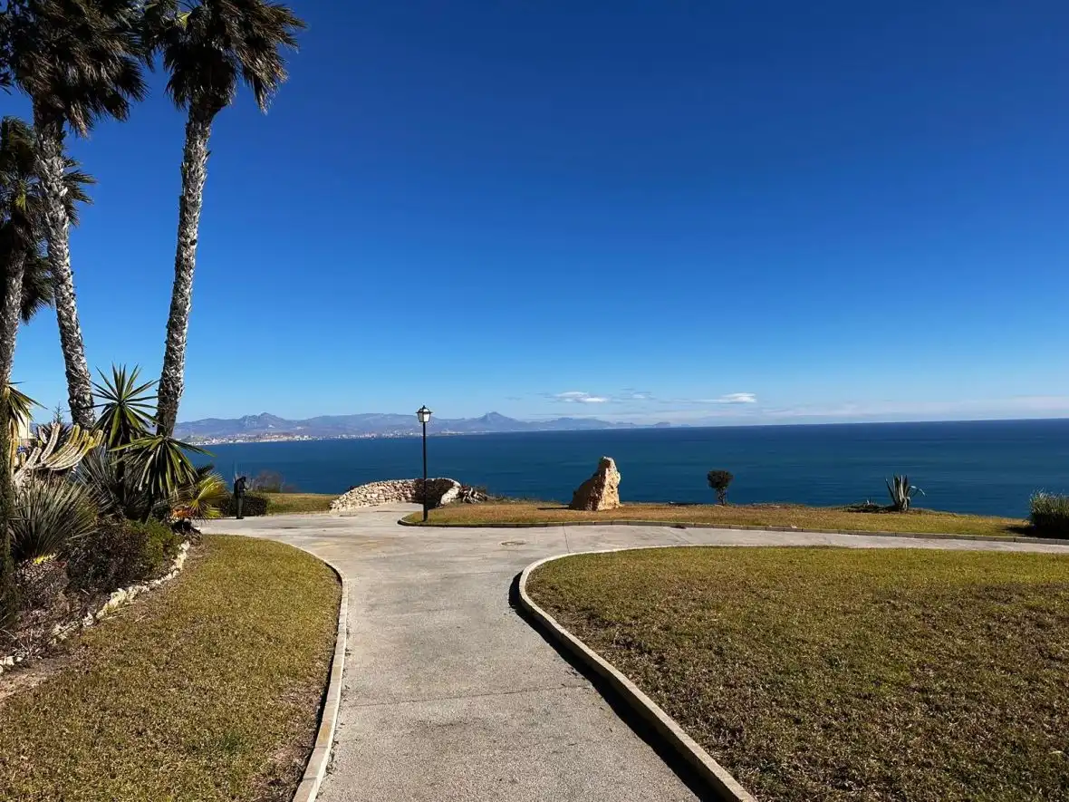 Bungalow con piscina en venta en Avenida de Escandinavia