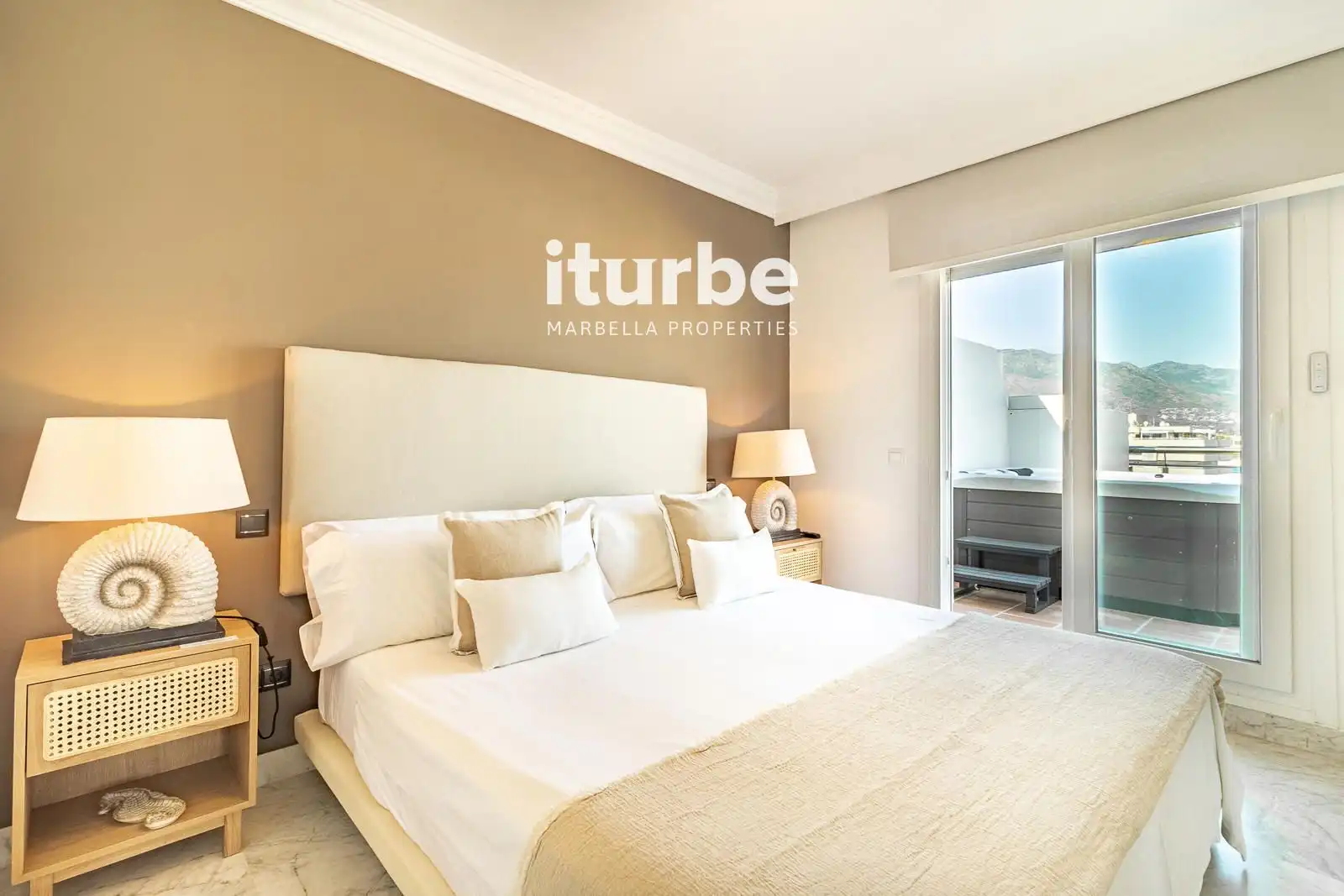 Habitación de Ático en venta en Marbella con Aire acondicionado, Terraza y Piscina