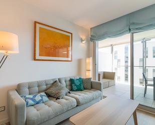 Sala d'estar de Apartament de lloguer en Palamós amb Aire condicionat i Terrassa