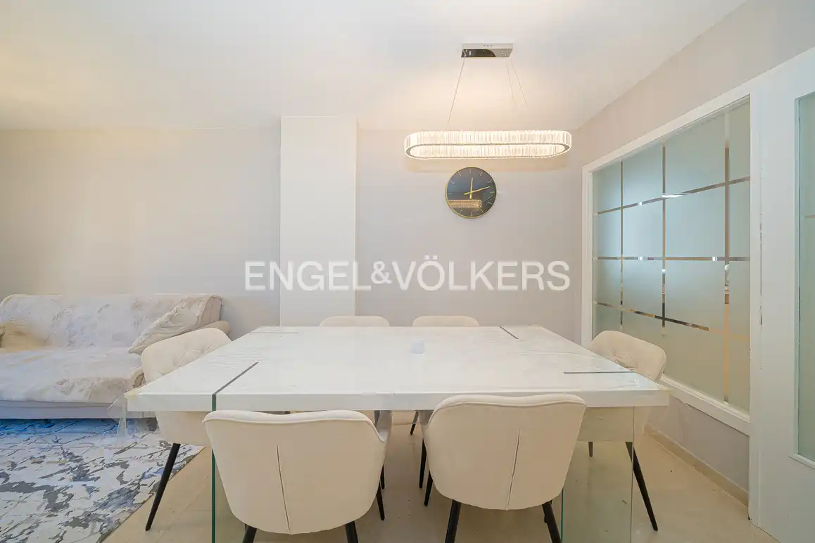 Menjador de Apartament en venda en Benidorm amb Aire condicionat i Piscina comunitària