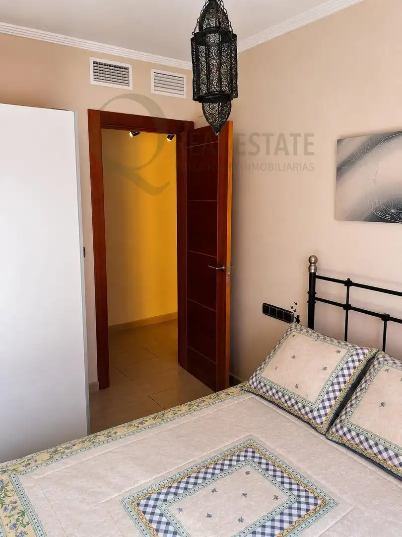 Habitación de Piso de alquiler en El Campello con Aire acondicionado, Jardín privado y Terraza