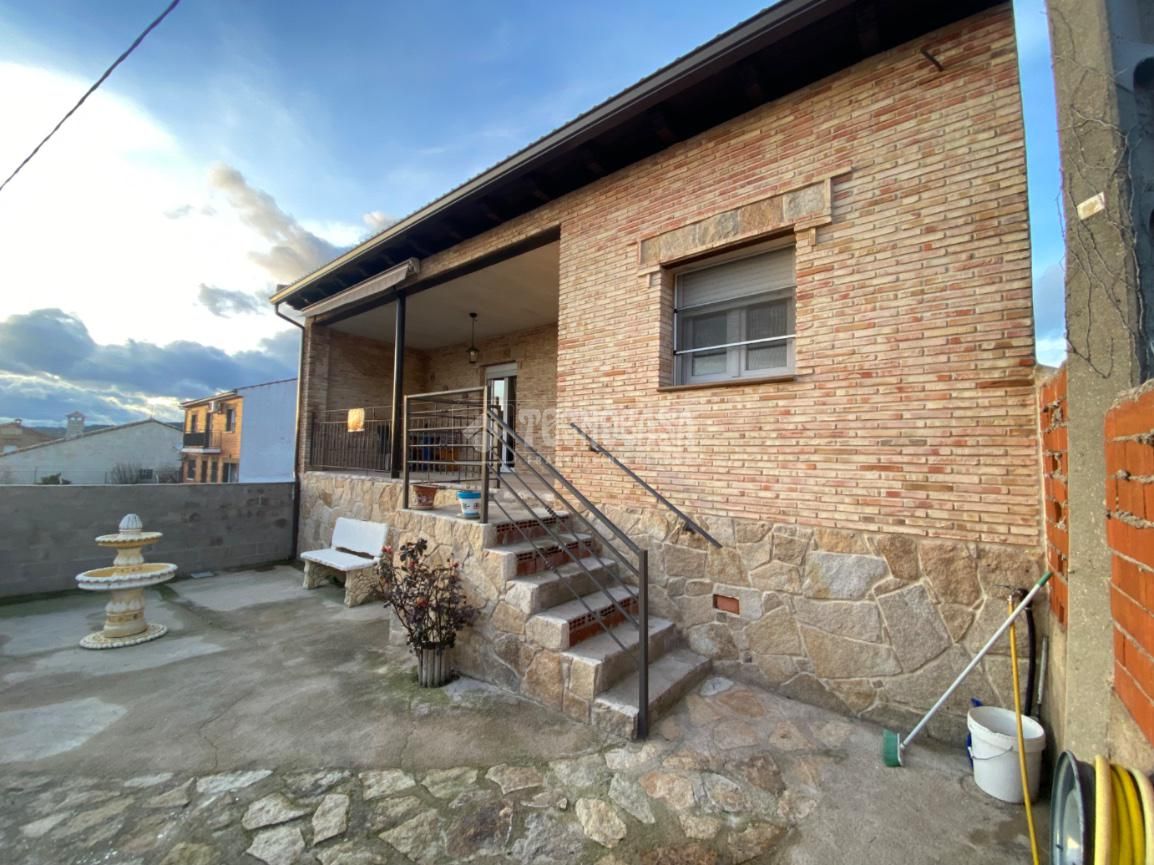 Exterior view of Single-family semi-detached for sale in Cenicientos  with Heating and Parquet flooring