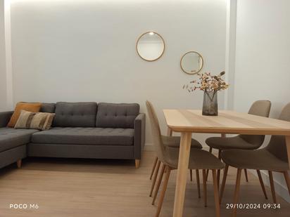 Sala d'estar de Pis de lloguer en  Zaragoza Capital amb Calefacció, Moblat i Forn