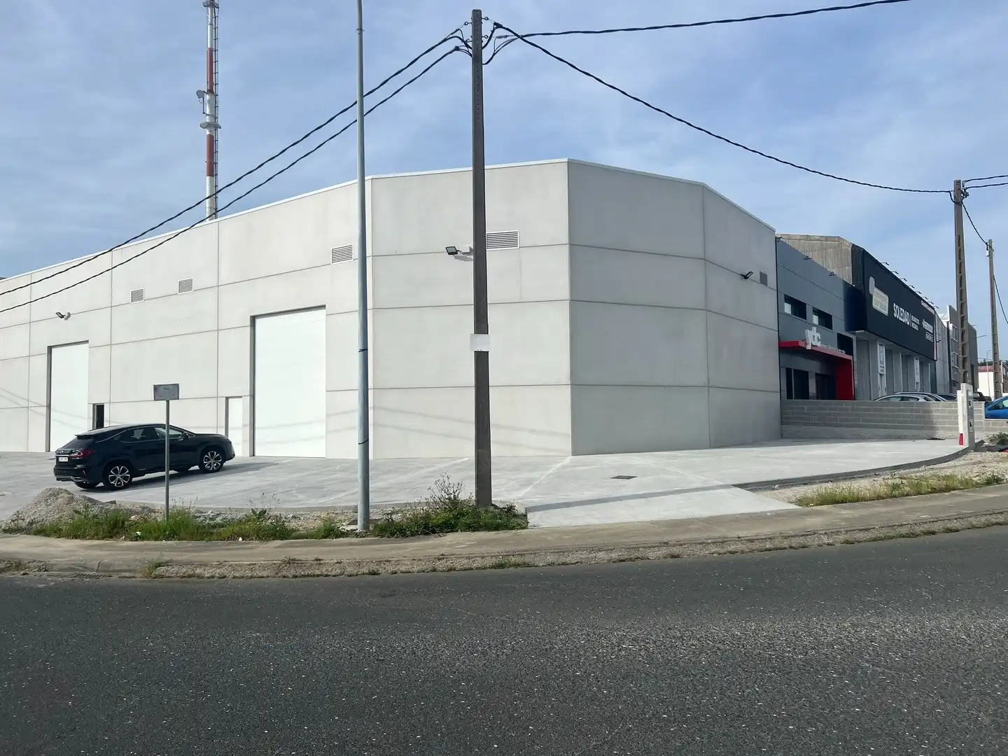 Vista exterior de Nave industrial de alquiler en Narón