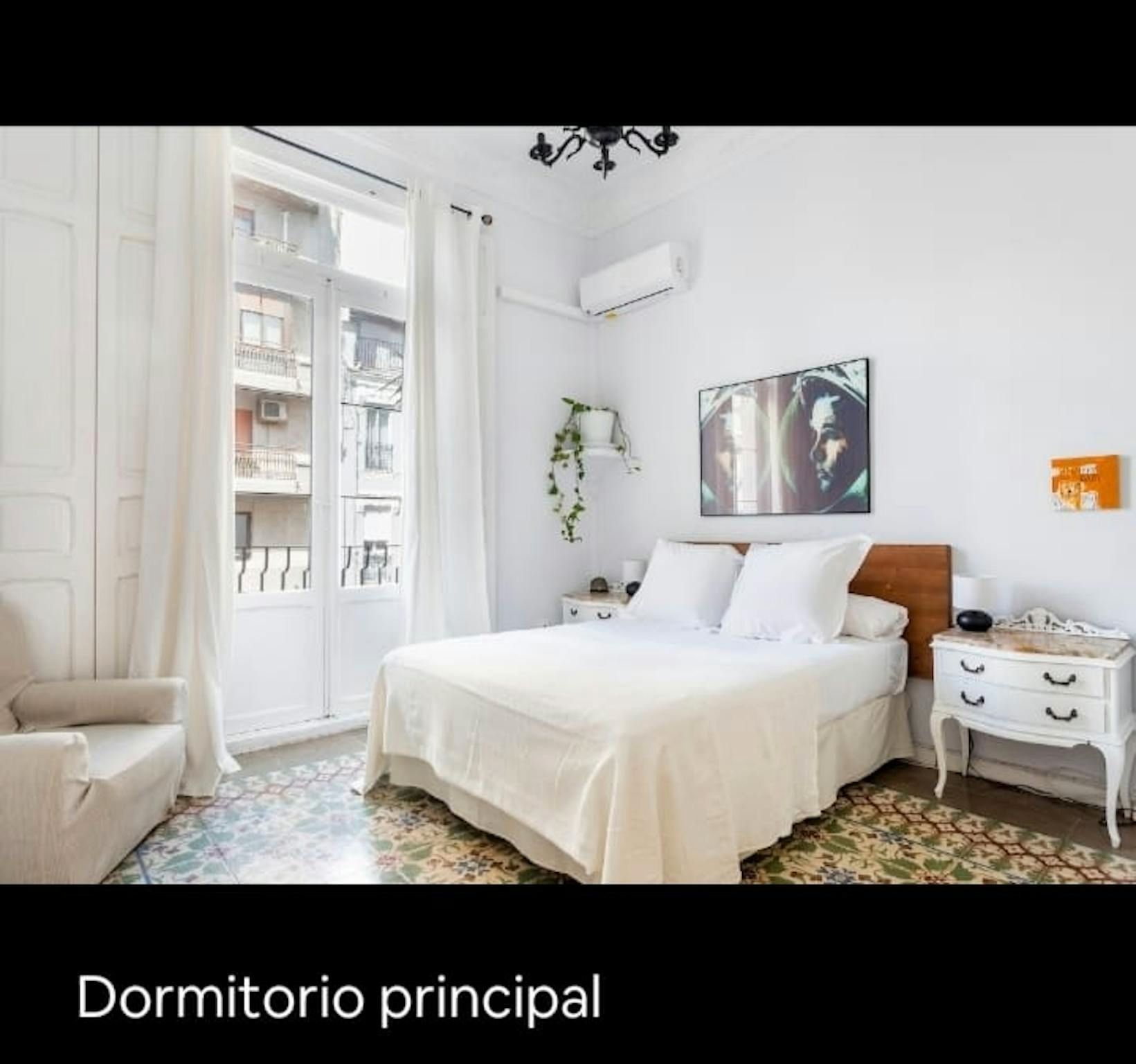Dormitori de Pis de lloguer en  Valencia Capital amb Aire condicionat, Calefacció i Jardí privat