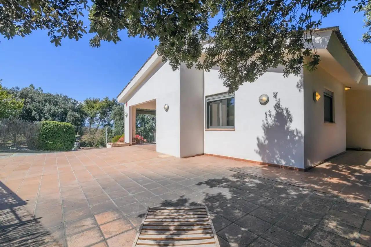 Vista exterior de Casa o xalet en venda en Castellnou de Bages amb Jardí privat, Terrassa i Piscina