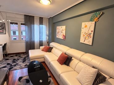 Piso con balcón en venta en Ibaiondo