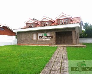 Vista exterior de Casa o xalet en venda en Oviedo  amb Calefacció, Terrassa i Traster