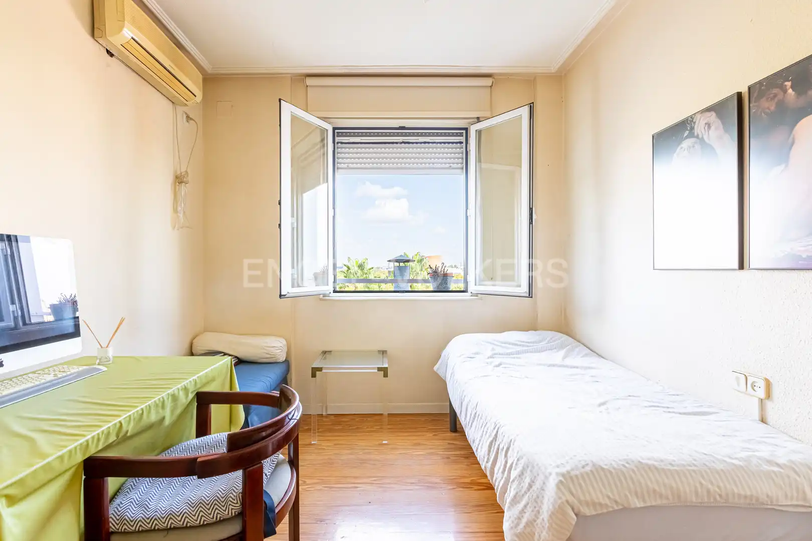 Bedroom of Flat for sale in Sevilla  with Air Conditioner and Heating