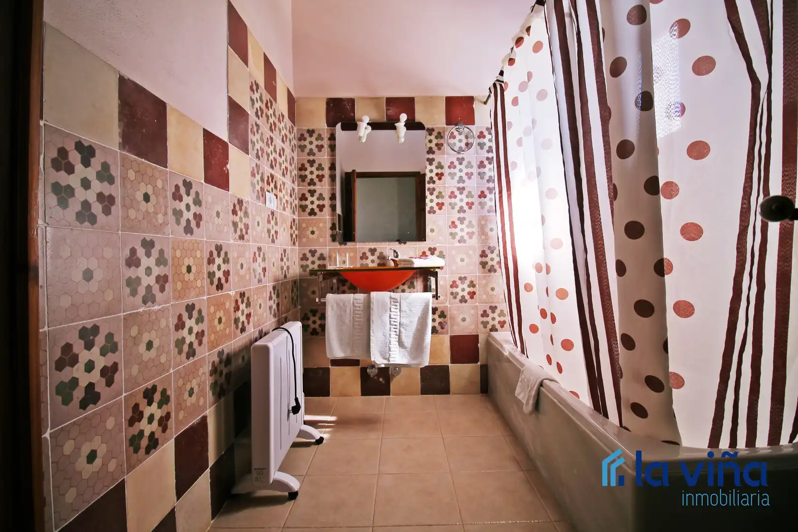Baño de Finca rústica en venta en Martín de la Jara con Aire acondicionado, Jardín privado y Trastero