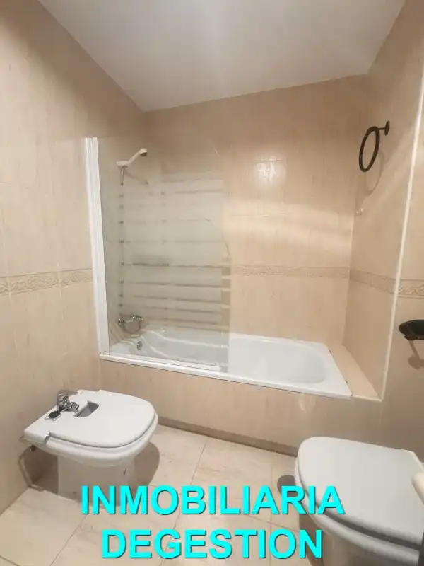 Badezimmer von Wohnung zur Miete in Linares mit Klimaanlage, Heizung und Möbliert
