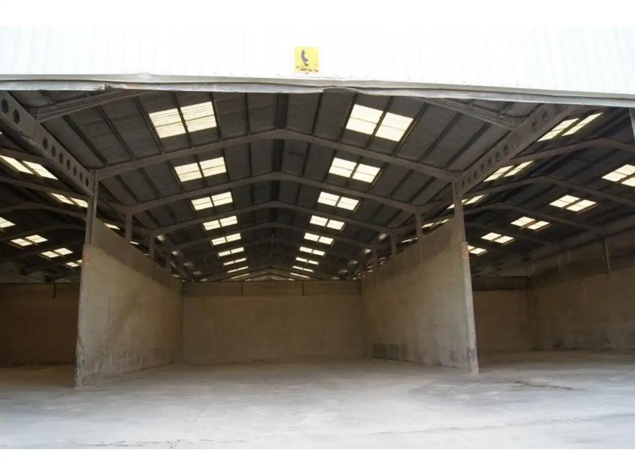 Industrial building for sale in Silla