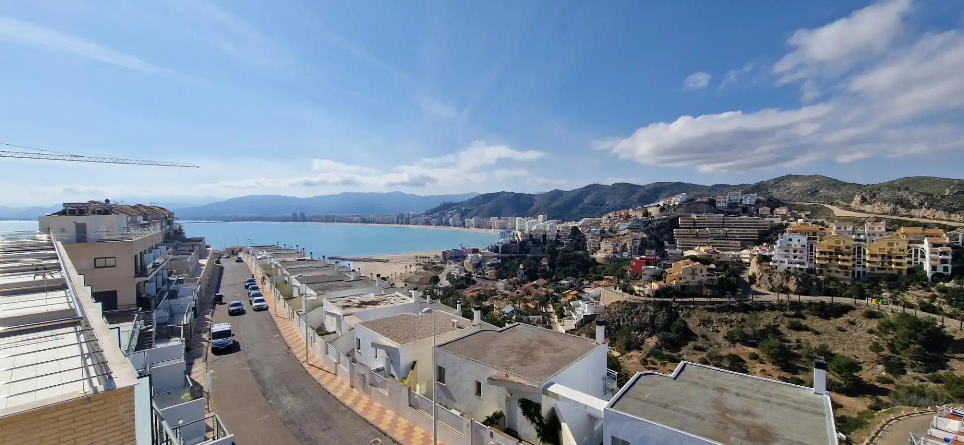 Außenansicht von Einfamilien-Reihenhaus zum Verkauf in Cullera mit Klimaanlage, Privatgarten und Terrasse