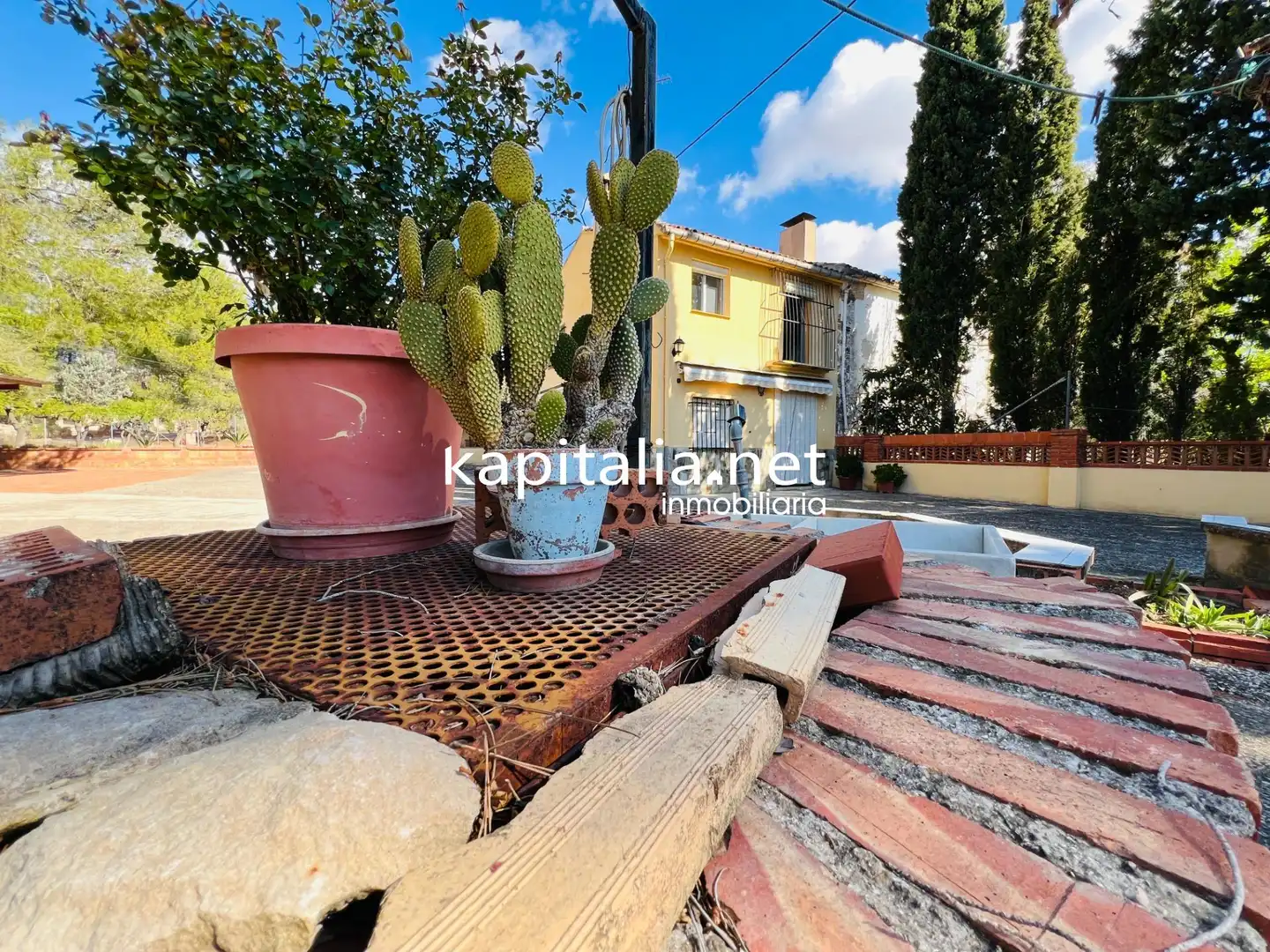 Houses for sale in Ontinyent  with Private garden and Swimming Pool