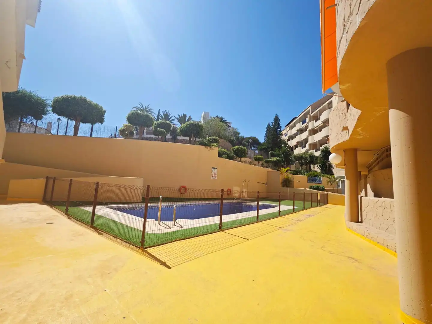 Piscina de Estudio de alquiler en Fuengirola con Aire acondicionado, Jardín privado y Terraza