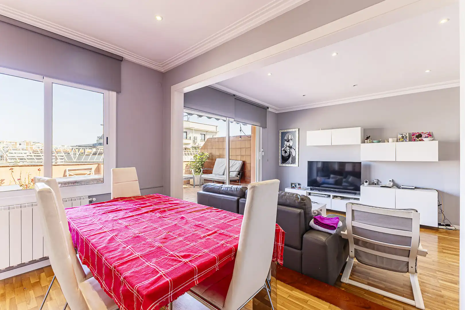 Wohnzimmer von Dachboden zum Verkauf in Barcelona mit Klimaanlage, Heizung und Parkett