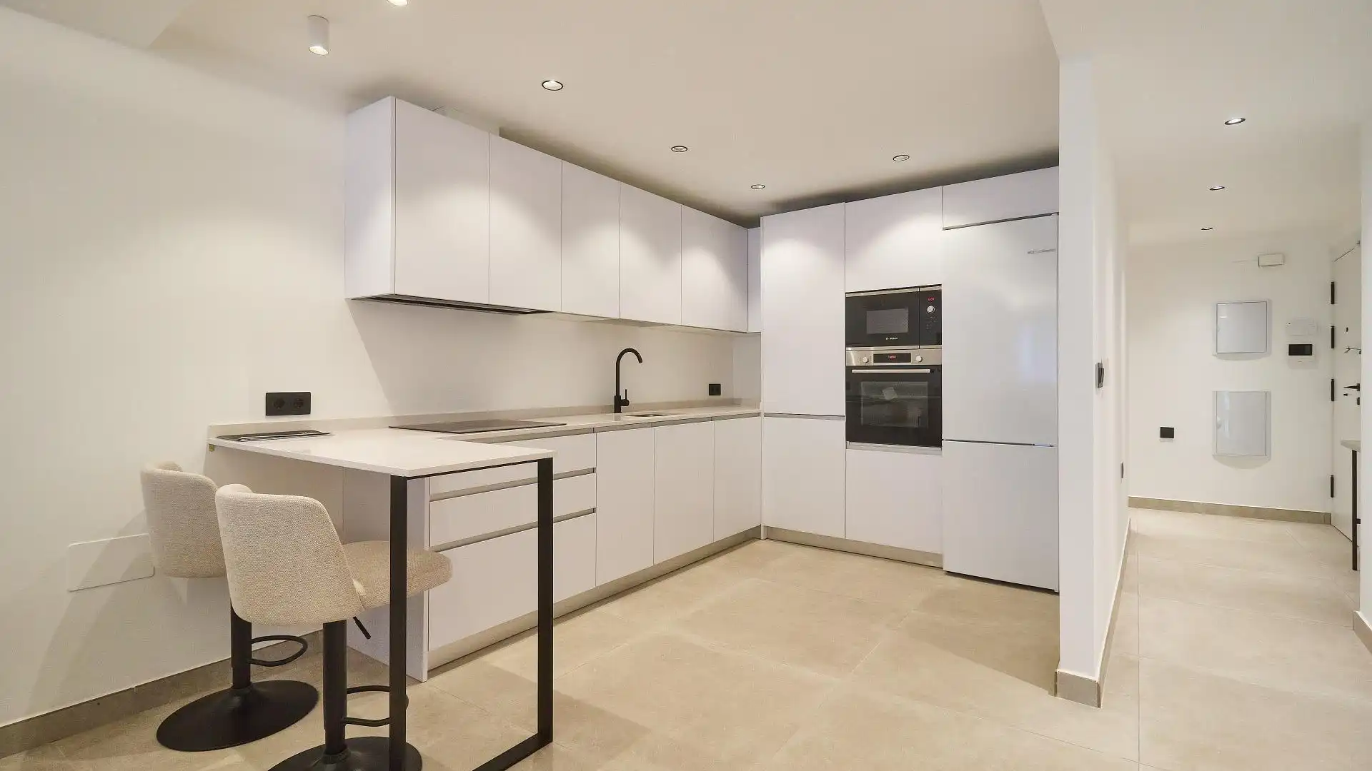 Apartments for sale in Avenida Avenida Condes de San Isidro, 14, Puerto Deportivo