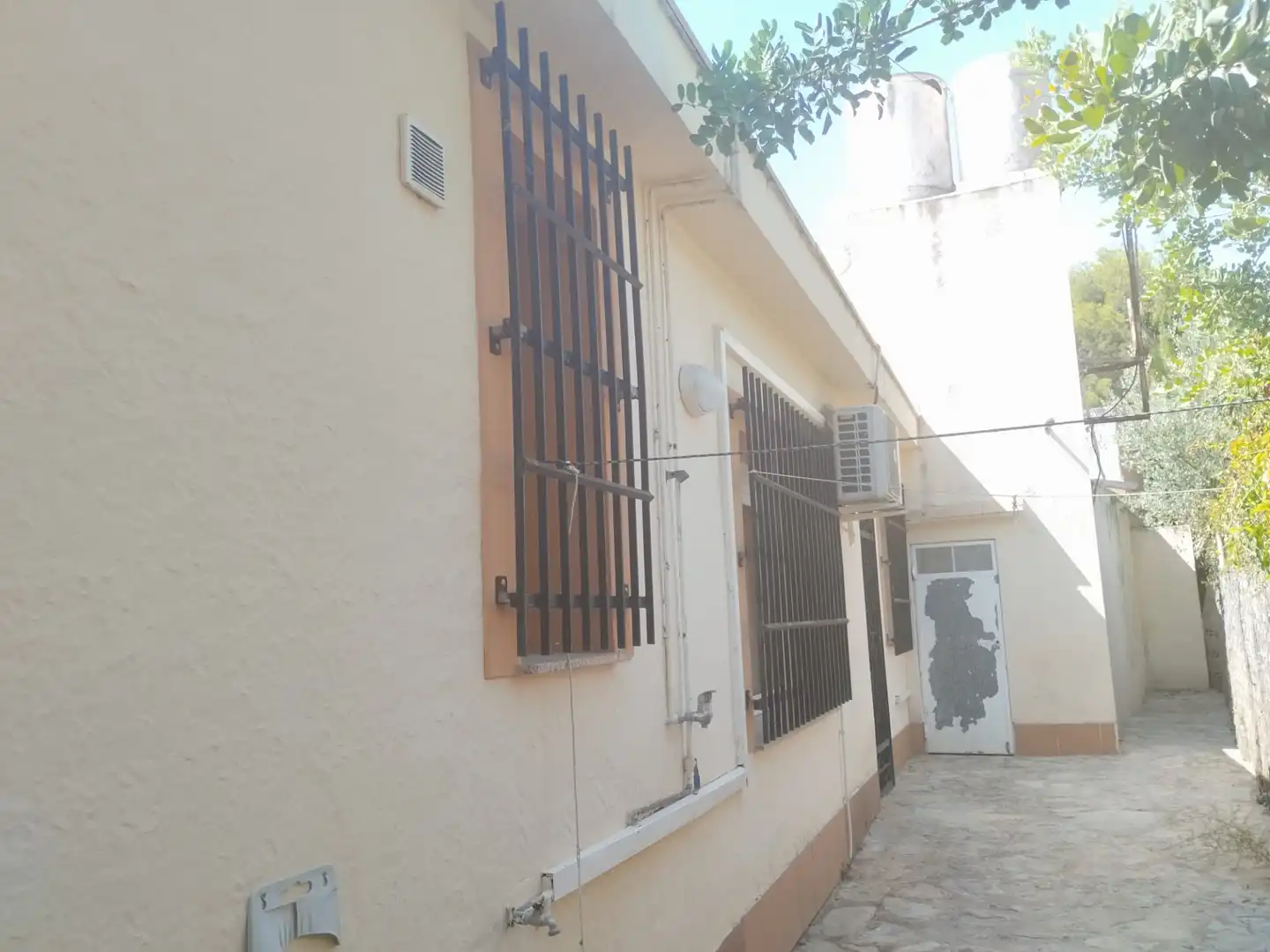 Vista exterior de Casa o xalet en venda en Alcanar amb Aire condicionat, Jardí privat i Terrassa