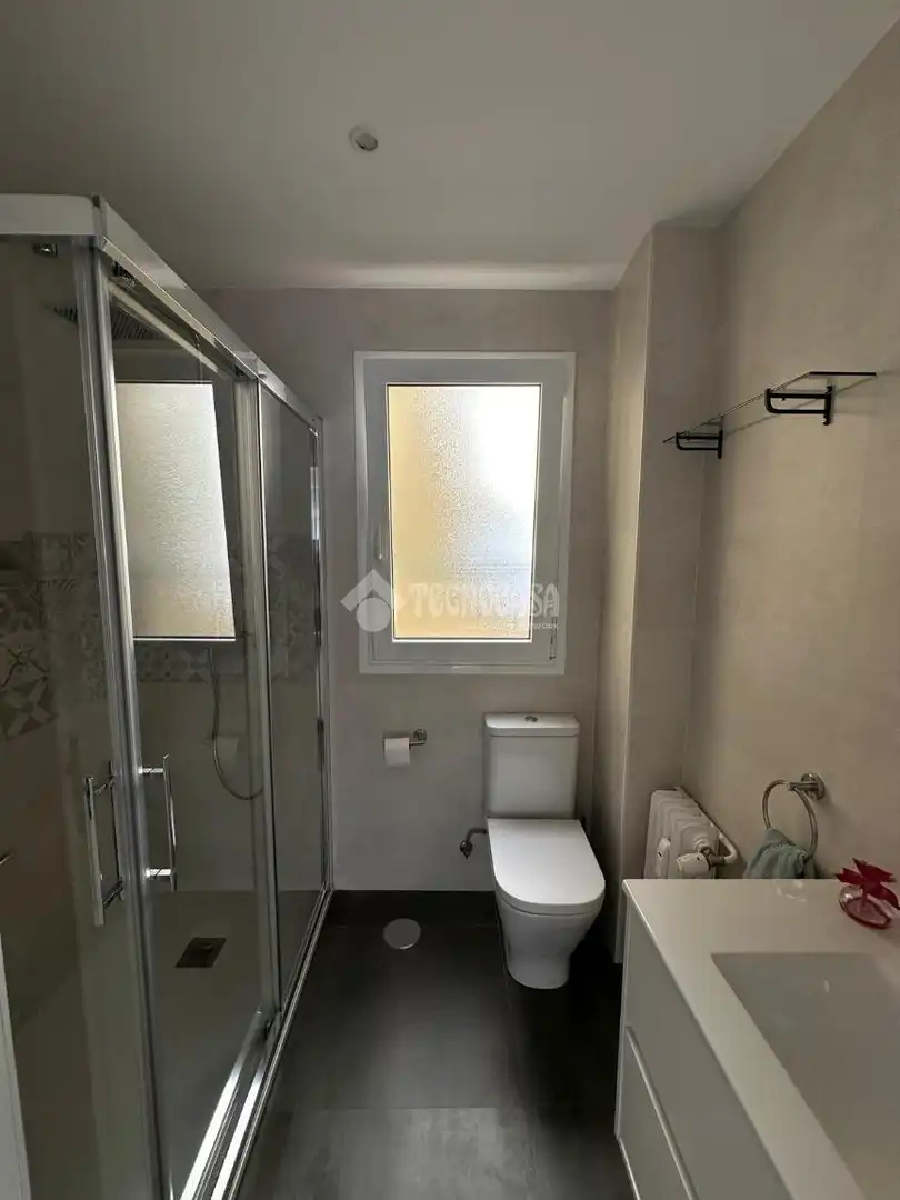 Baño de Piso de alquiler en Madrid con Aire acondicionado y Calefacción
