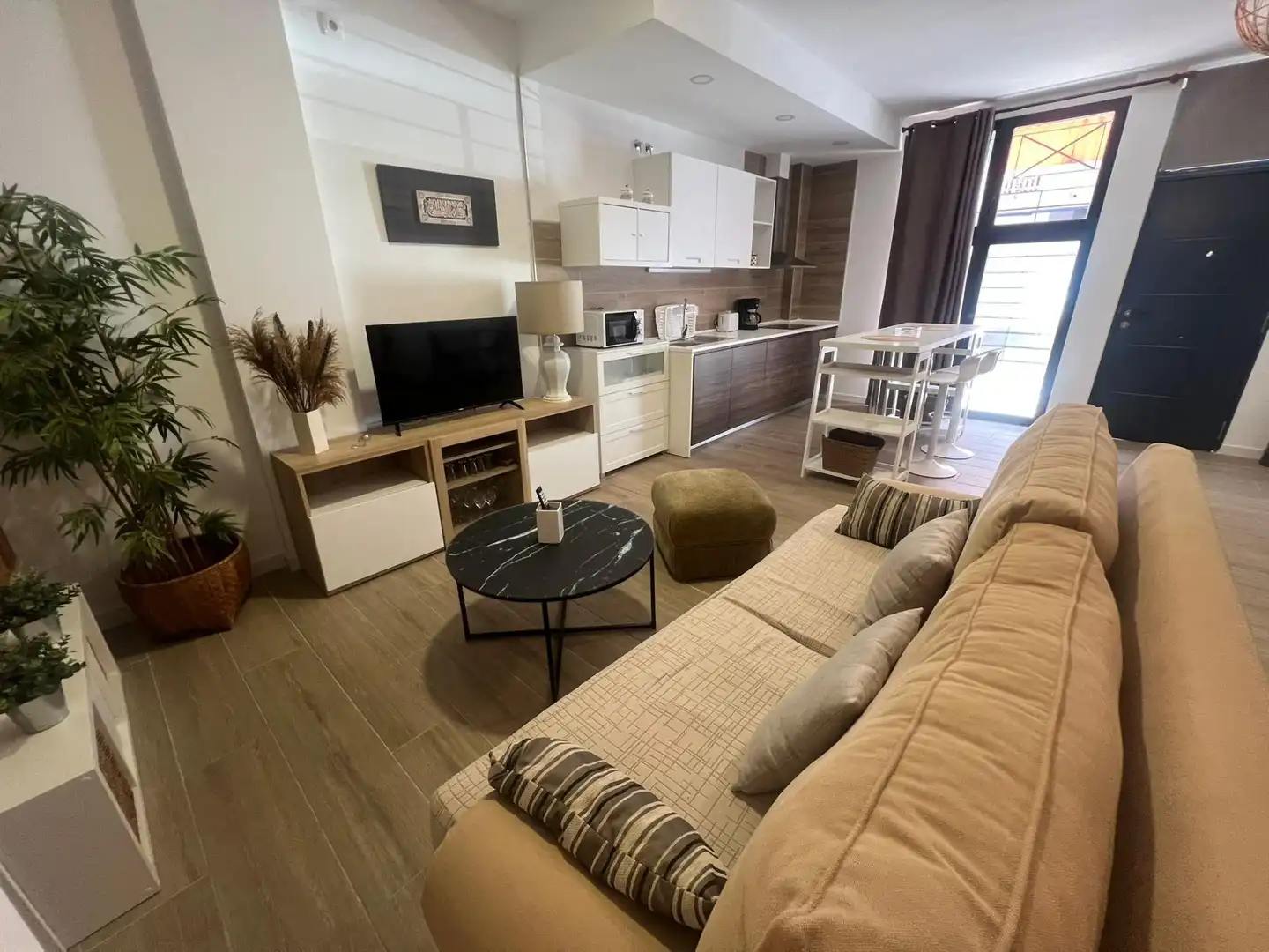 Living room of Flat for rent in Sevilla  with Air Conditioner and Furnished