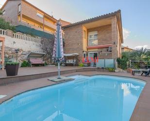 Piscina de Casa o xalet en venda en Sant Vicenç Dels Horts amb Aire condicionat, Terrassa i Piscina