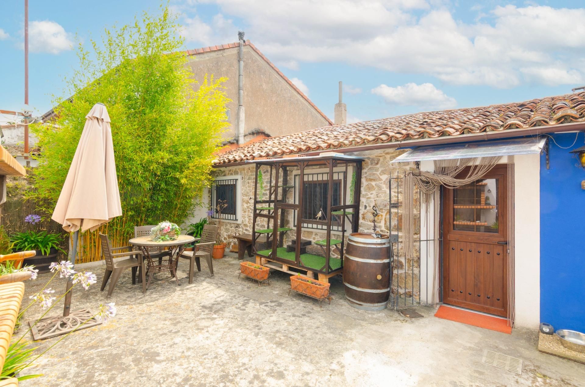 Terrassa de Casa o xalet en venda en Avilés amb Calefacció, Jardí privat i Terrassa