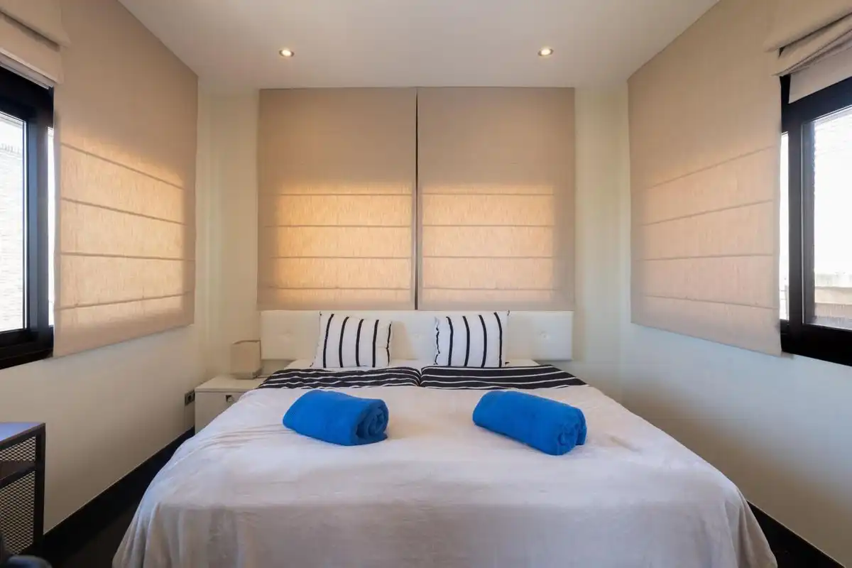 Dormitori de Dúplex en venda en Estepona amb Terrassa, Piscina i Jacuzzi