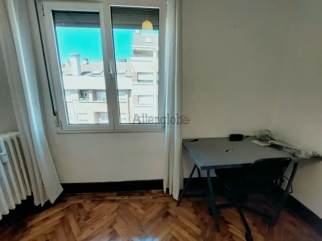 Piso de alquiler en Calle Fernando Vela, Milán - Pumarín