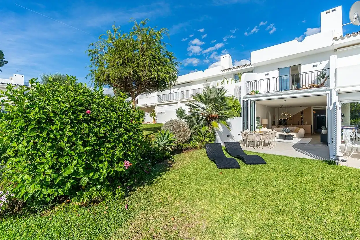 Maison mitoyenne avec terrasse à vendre à Nueva Andalucía, imagen 2