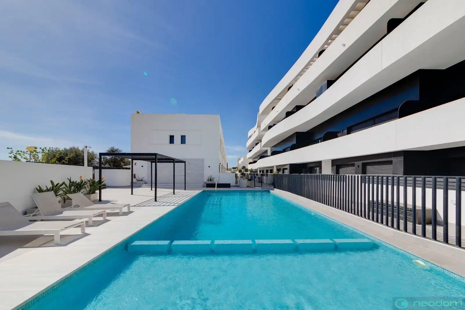 Piscina de Dúplex en venta en Guardamar del Segura con Aire acondicionado, Calefacción y Terraza
