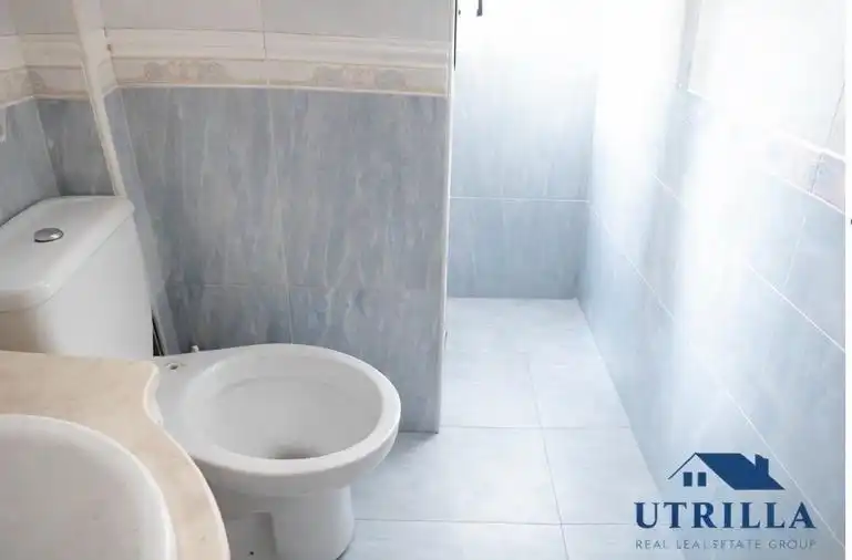 Baño de Piso en venta en Oviedo  con Balcón